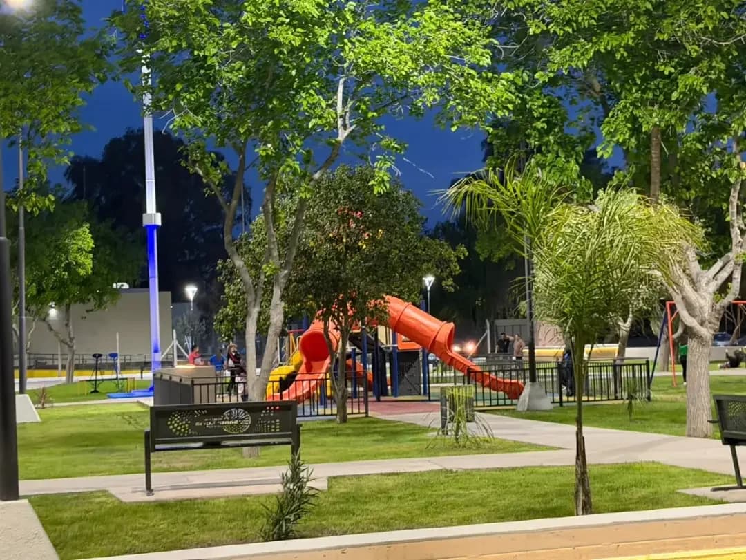 Santa Lucía inauguró la renovada Plaza del Milagro y avanza con la construcción de un parque