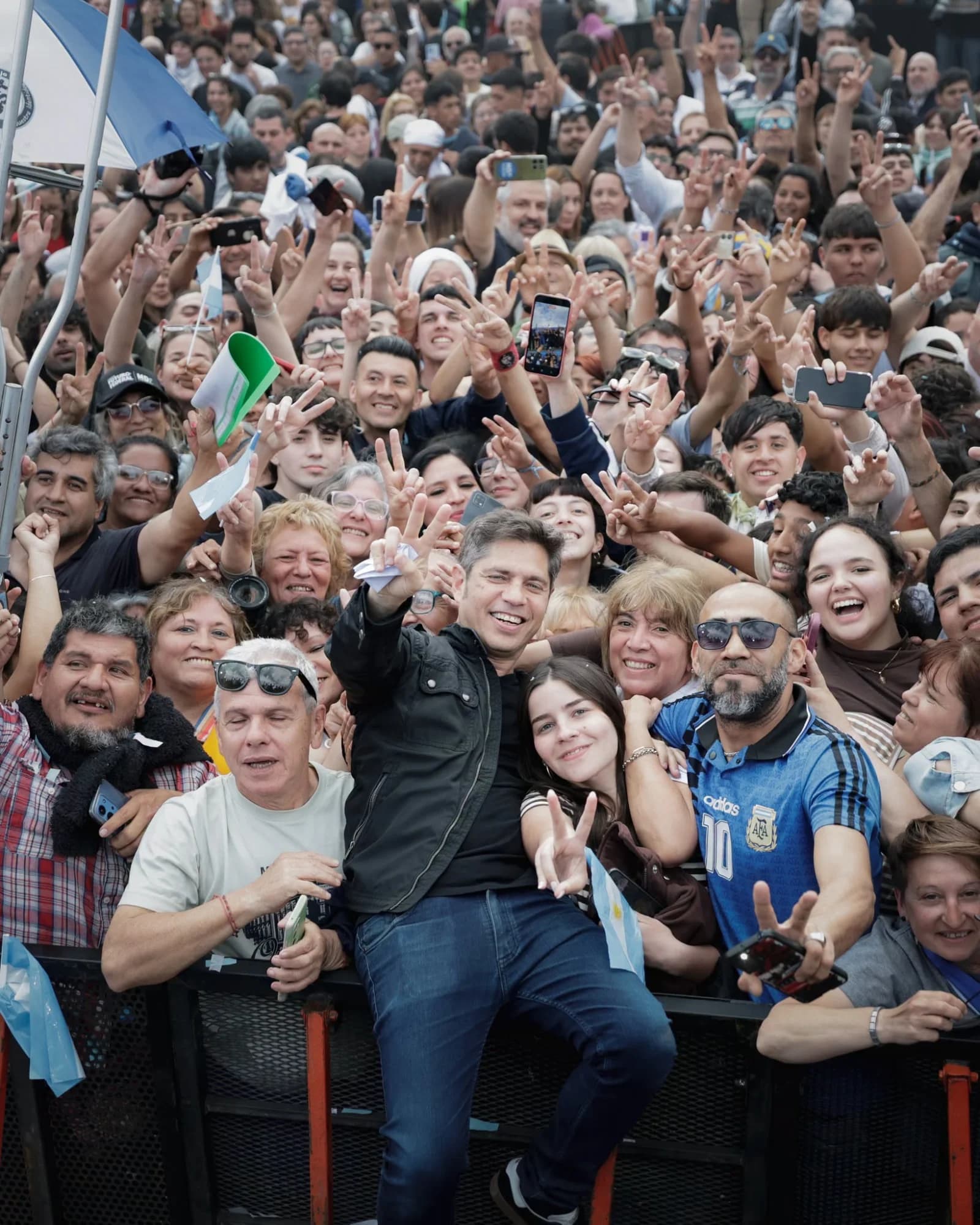 Kicillof se lanzó a presidente con un gesto a Cristina: "Está injustamente presa"