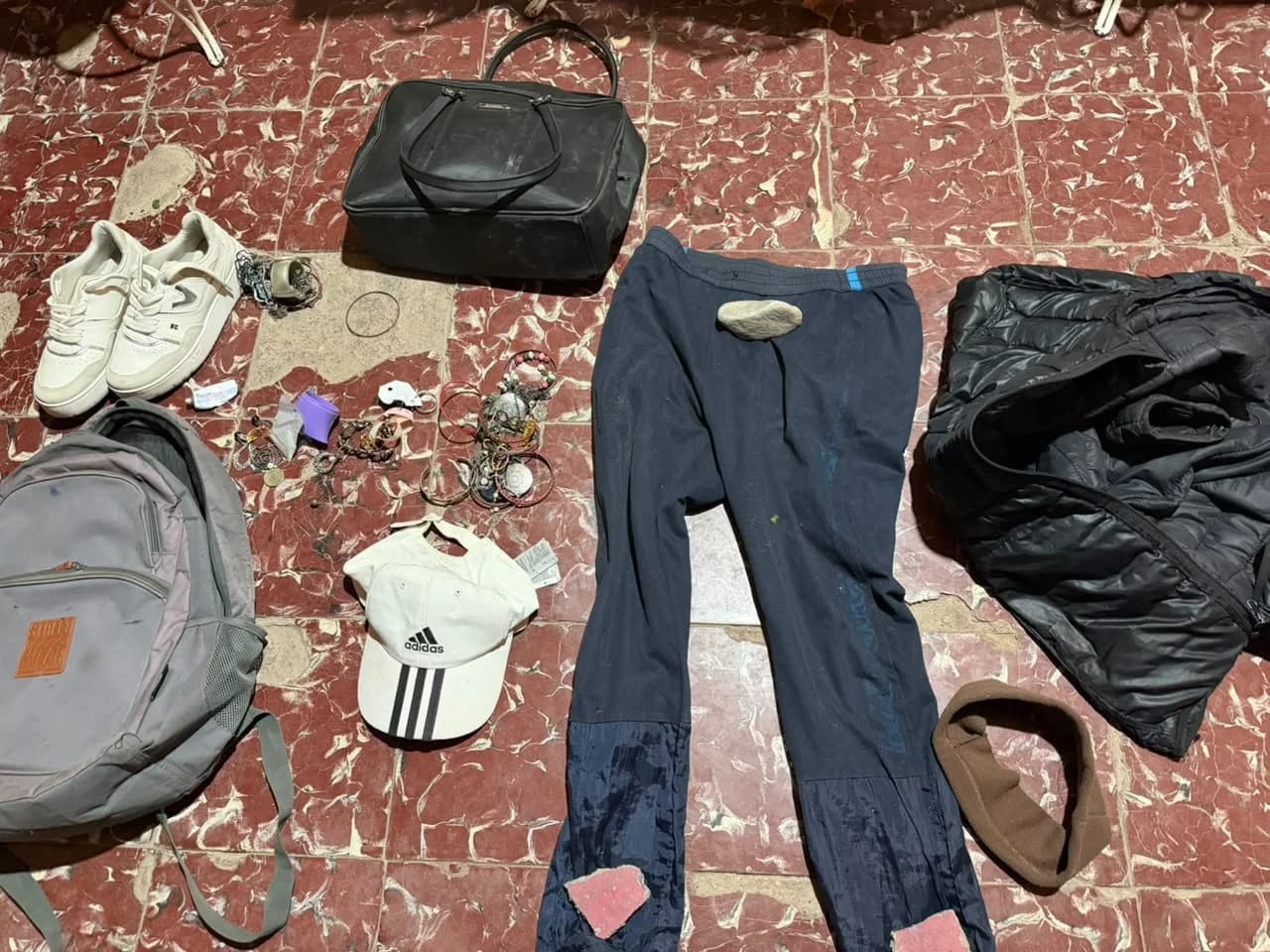 Entraron a robar a una casa, golpearon en la cabeza a una jubilada y fueron detenidos