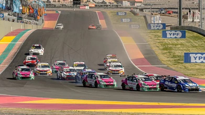 Lucas Carabajal ganó la carrera homaneja a Henry Martin