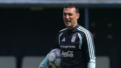 Scaloni define su futuro y prepara la despedida de Messi en Argentina