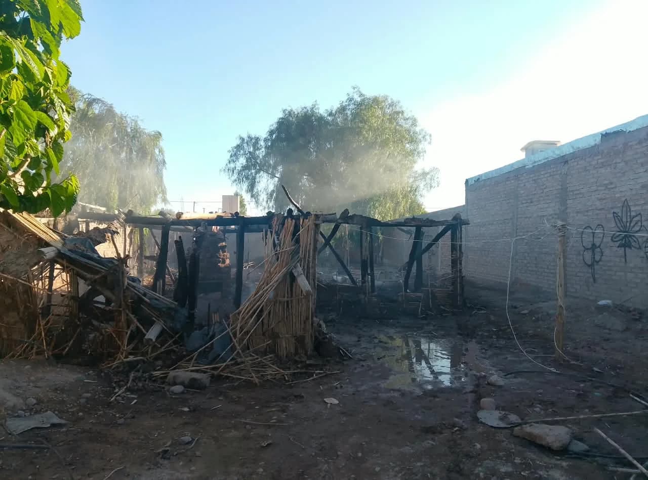 "Le prendieron fuego la casa en Chacritas y pide por los remedios de sus hijos"