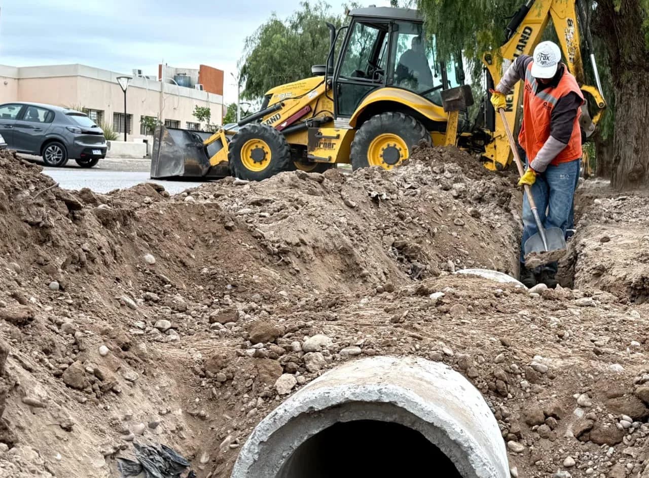 9 de Julio avanza con trabajos de canalización, limpieza y recuperación de desagües en distintos sectores del departamento