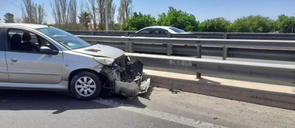 Una joven se descompensó y chocó contra el guardarraíl de la Av.circunvalación