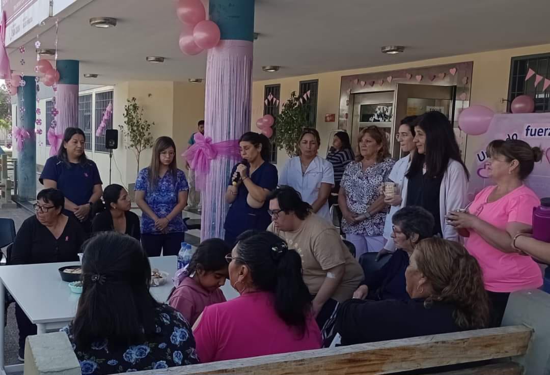 Jornada de concientización sobre el cáncer de mama en el Centro de Salud Arturo Cabral de la Colina