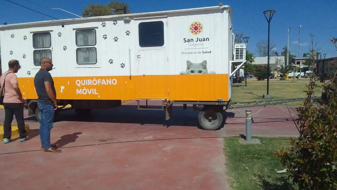 El quirófano móvil de mascotas de Salud Pública en Sarmiento