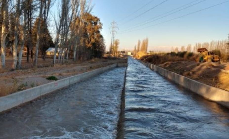 25 de Mayo: Vecinos de calle 4 intentaron salvar una mujer que cayó al canal