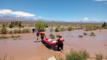 Rescataron a un joven que estaba atrapado en el Río Los Patos