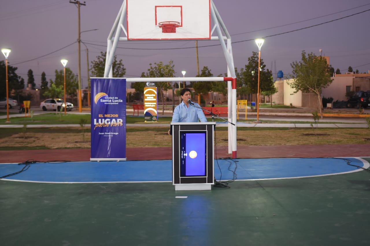 Santa Lucía celebra la inauguración del polideportivo del Barrio Angualasto