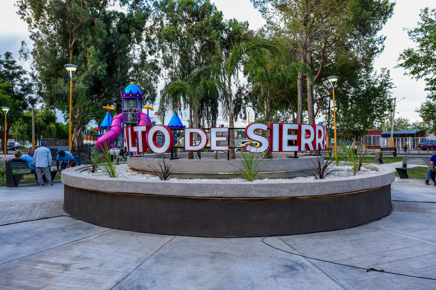 Santa Lucía revitaliza su historia: inauguración de la renovada Plaza de Alto de Sierra