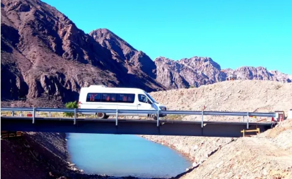 Avances en la construcción de puentes en el desvío del Río Los Patos