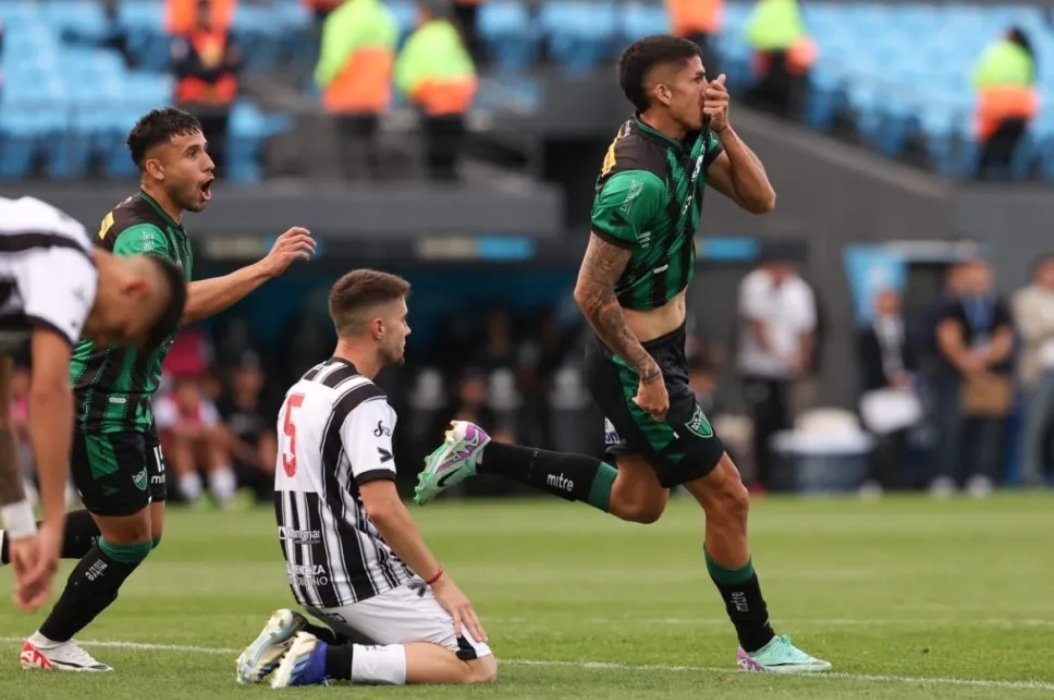 San Martín, de cabeza a Primera: San Martín le ganó a Gimnasia 2-0