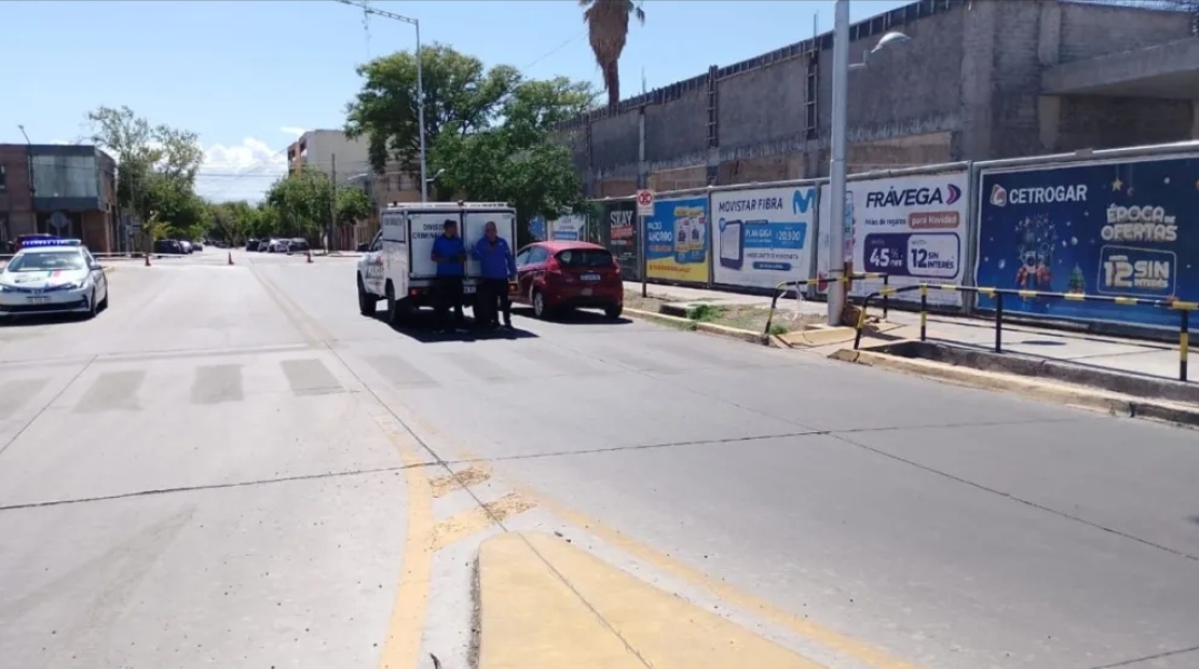 Un ciclista falleció al chocar con un auto en Capital