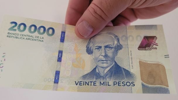 Los cajeros en San Juan ya emiten los billetes de $20 mil