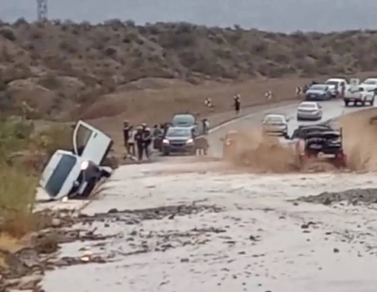 Quedó atrapado en plena creciente al intentar cruzar la Ruta 40